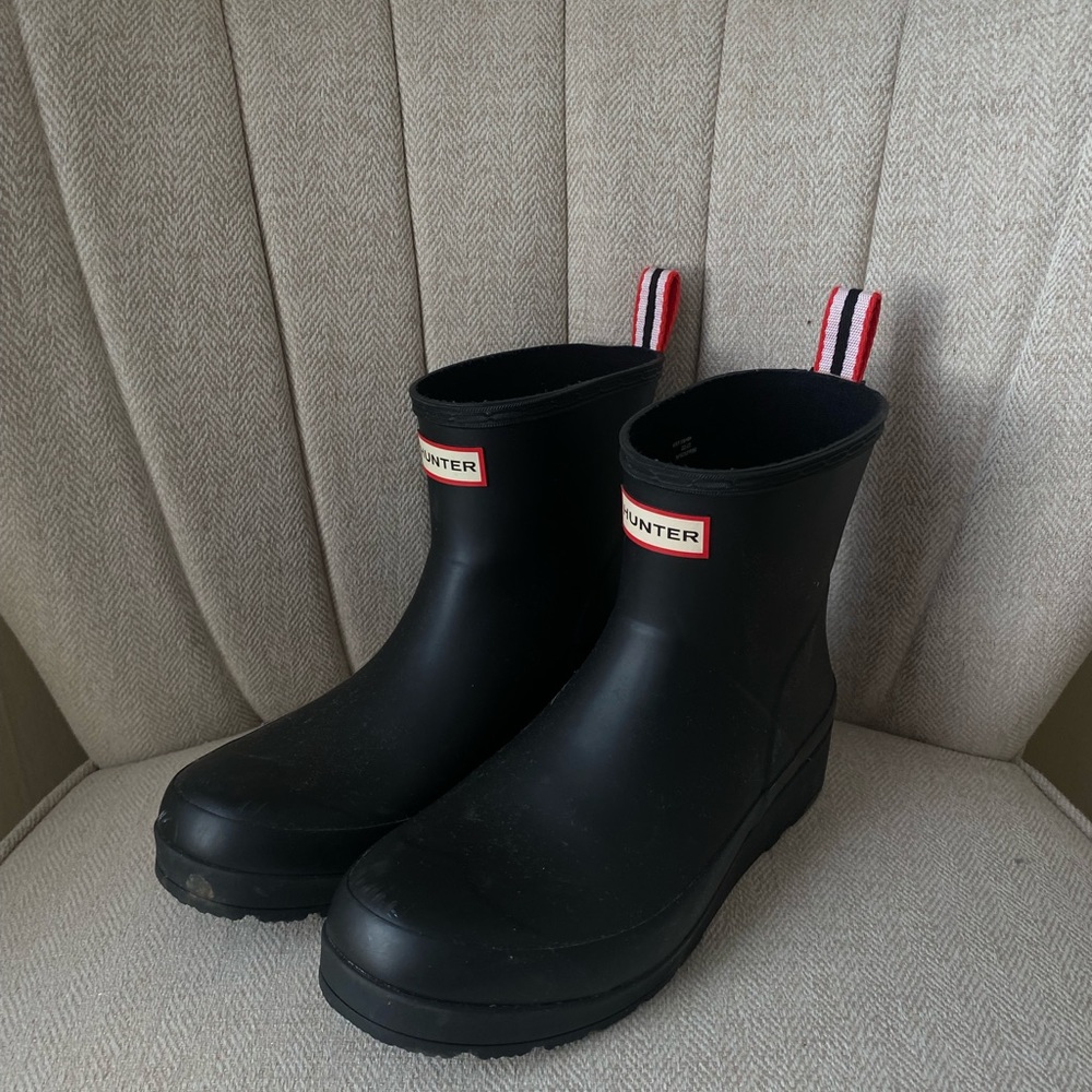 Short black Hunter rain boots